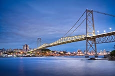 Photo of the Hercilio Luz Bridge in Florianopolis, Santa Catrina, Brazil